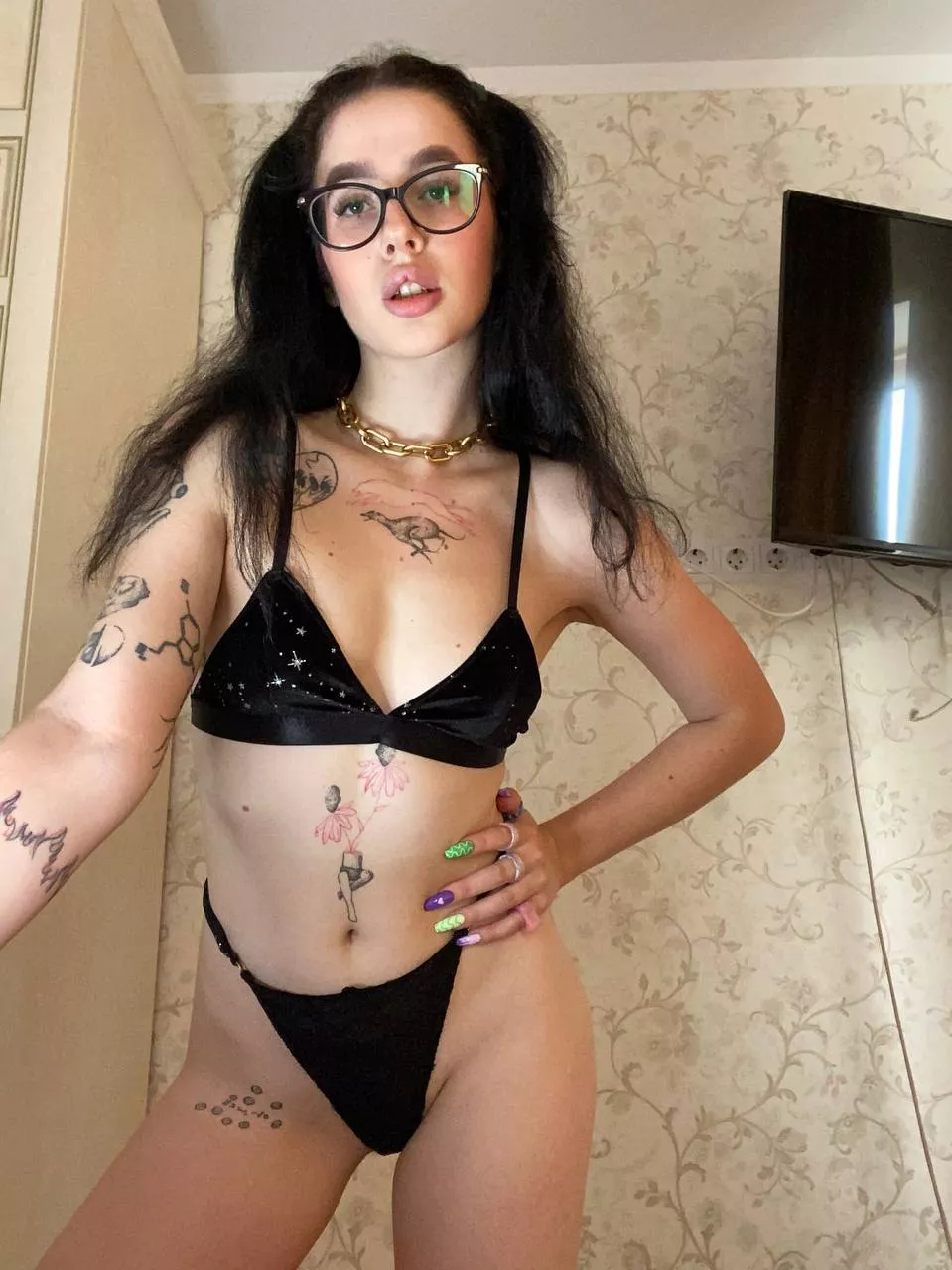How would you like to play with me? How would you like to play with me?