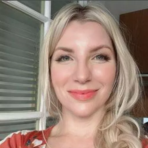 I’m in search of a submissive slave who is respectful, honest and will never doubt or argue with my decision, don’t bother texting me if you’re stubborn and disobedient