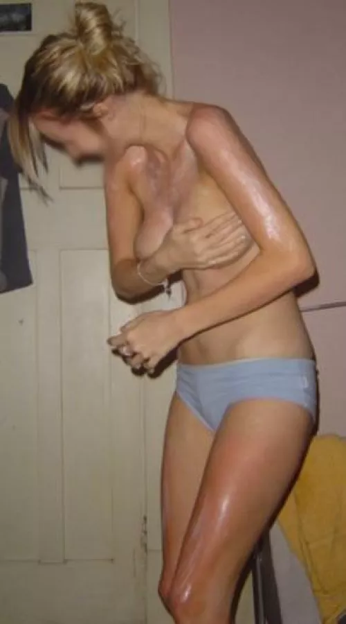 [image] wifey went to the beach today and wanted too secretly show off her tanned body and big naturals ☀️ 😋