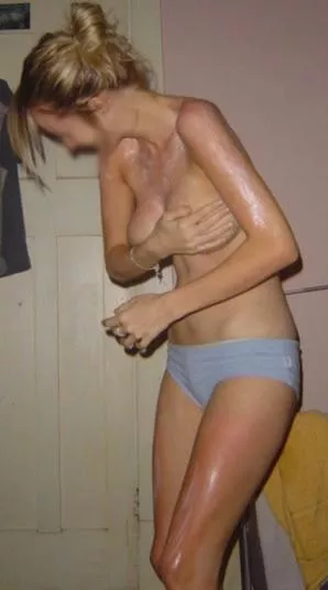 [image] wifey went to the beach today and wanted too secretly show off her tanned body and big naturals ☀️ 😋