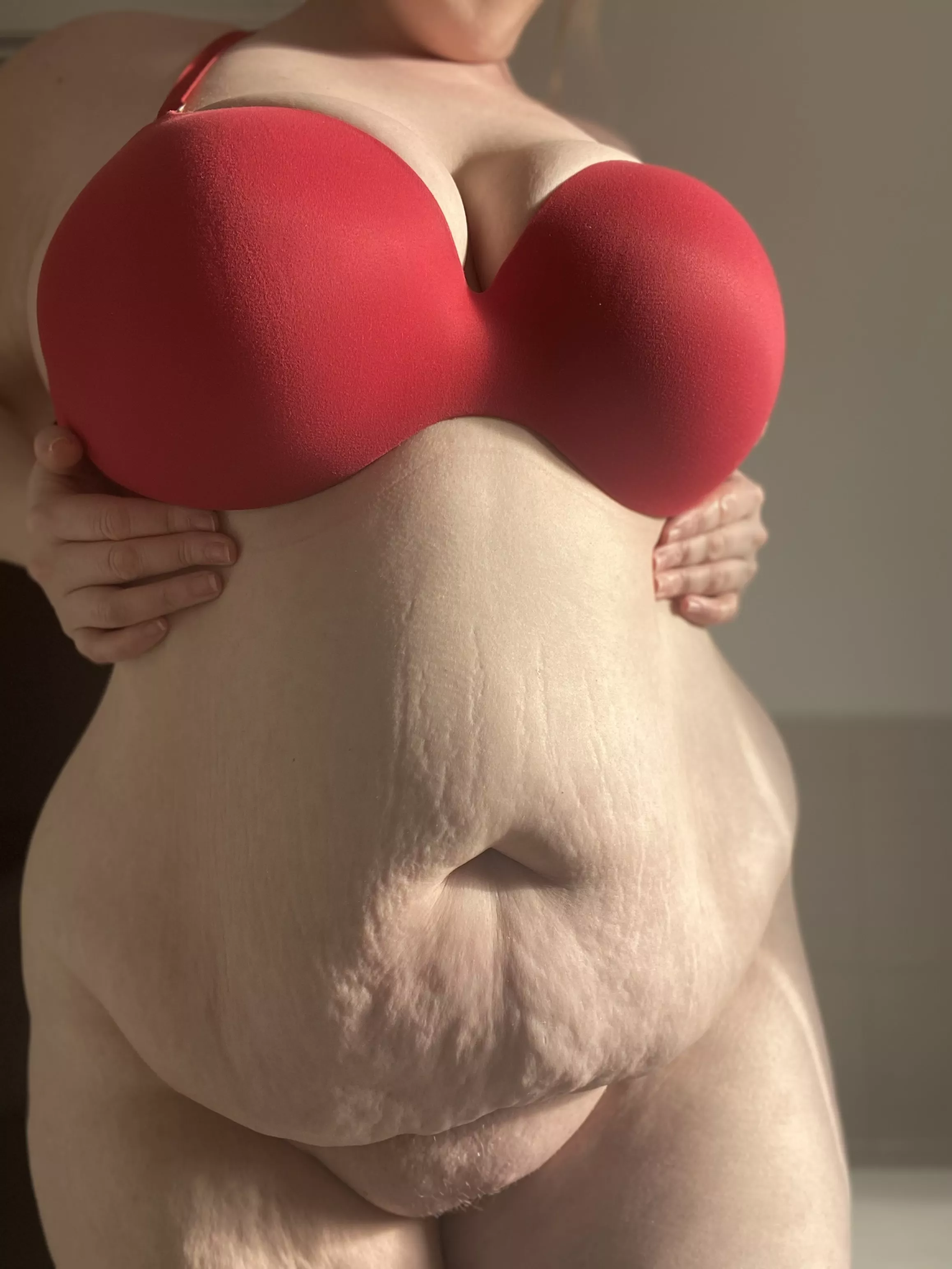 Imagine this fat tummy bouncing when I ride cock