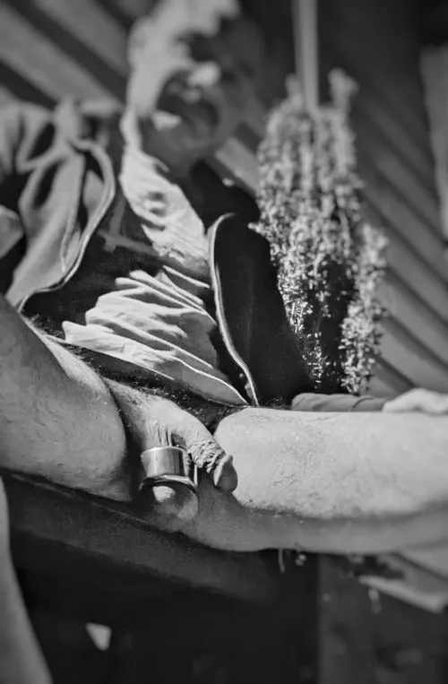 show me your favorite parts without using your hands