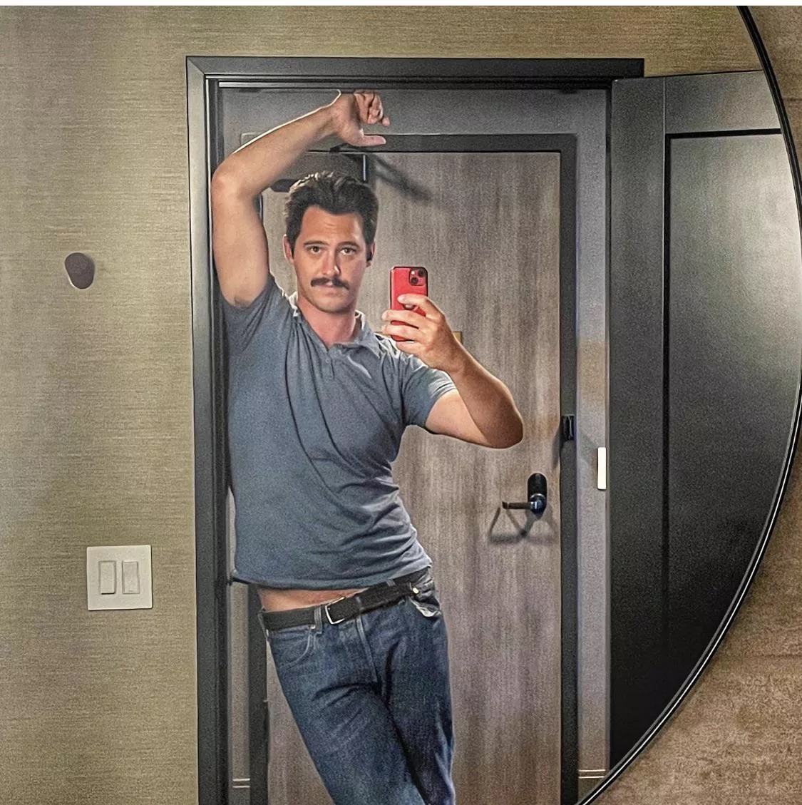 There is something about hotel lighting. 📸: Bozeman, MT