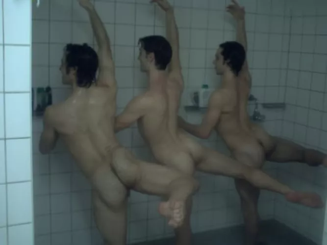 Three blalet dancers?