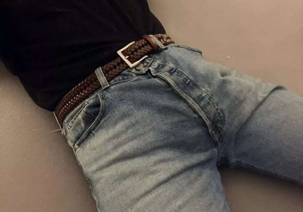 Walking around with a thick bulge and tight braided belt 🤤