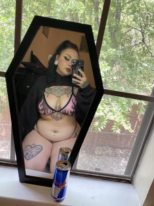 Who thinks a lil tummy is sexy ☺️☺️😉