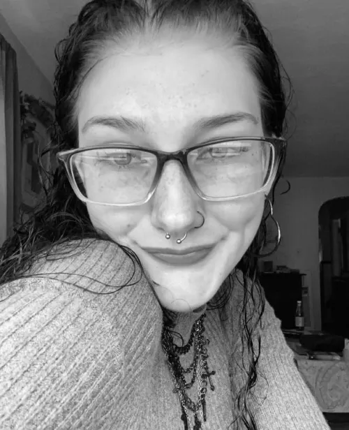 who wants to jerk to my slut goth friend? dm, I'll feed her hottest pics