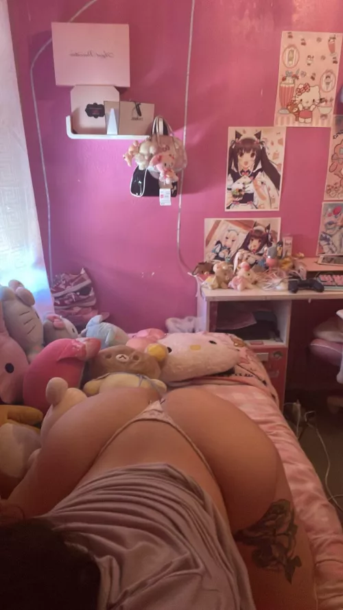 who wants to spank my big ass