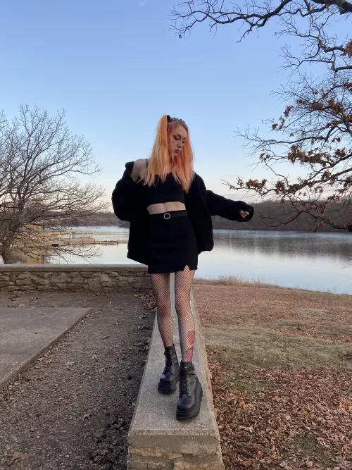 fishnets are for ripping 😈