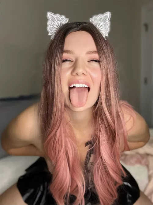 I feel extra cummy on Mondays ❤️ [OC]