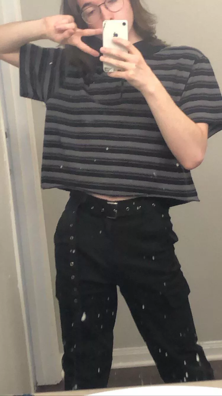 Ignore the dirty mirror😅