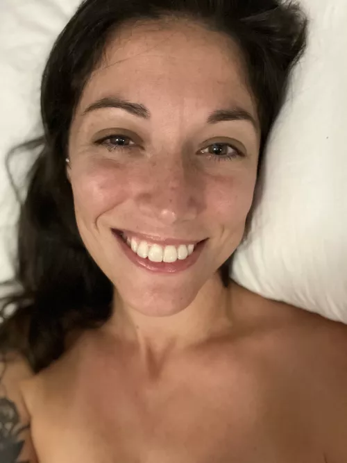 Join me and my Frex in bed😛