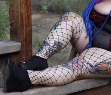 My fishnets always end up ripped 😈🥴