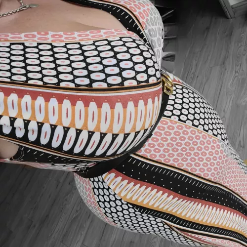 my sons friends call me the curvy milf...they right?! 😈