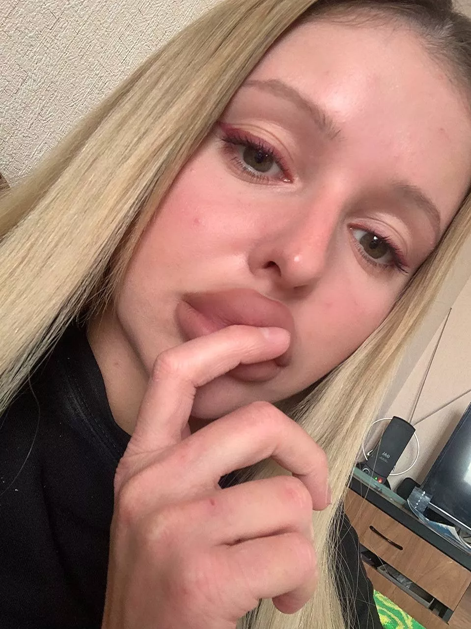 Tired of wasting your time with online models? Do you want to get a real girl? I'm your personal psychologist and I'll help you