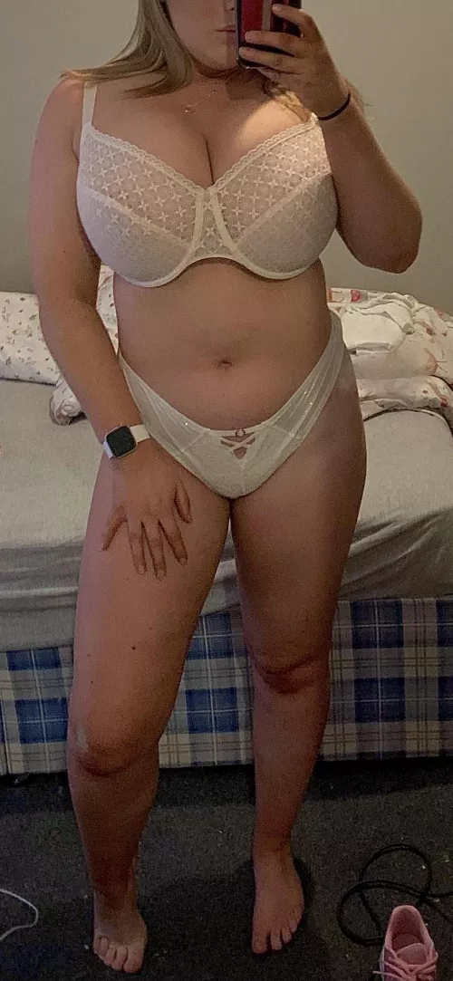 Trading my busty GF on kik and telegram, send a sample to BM8562 on either to trade. UK is a bonus, love MILFs