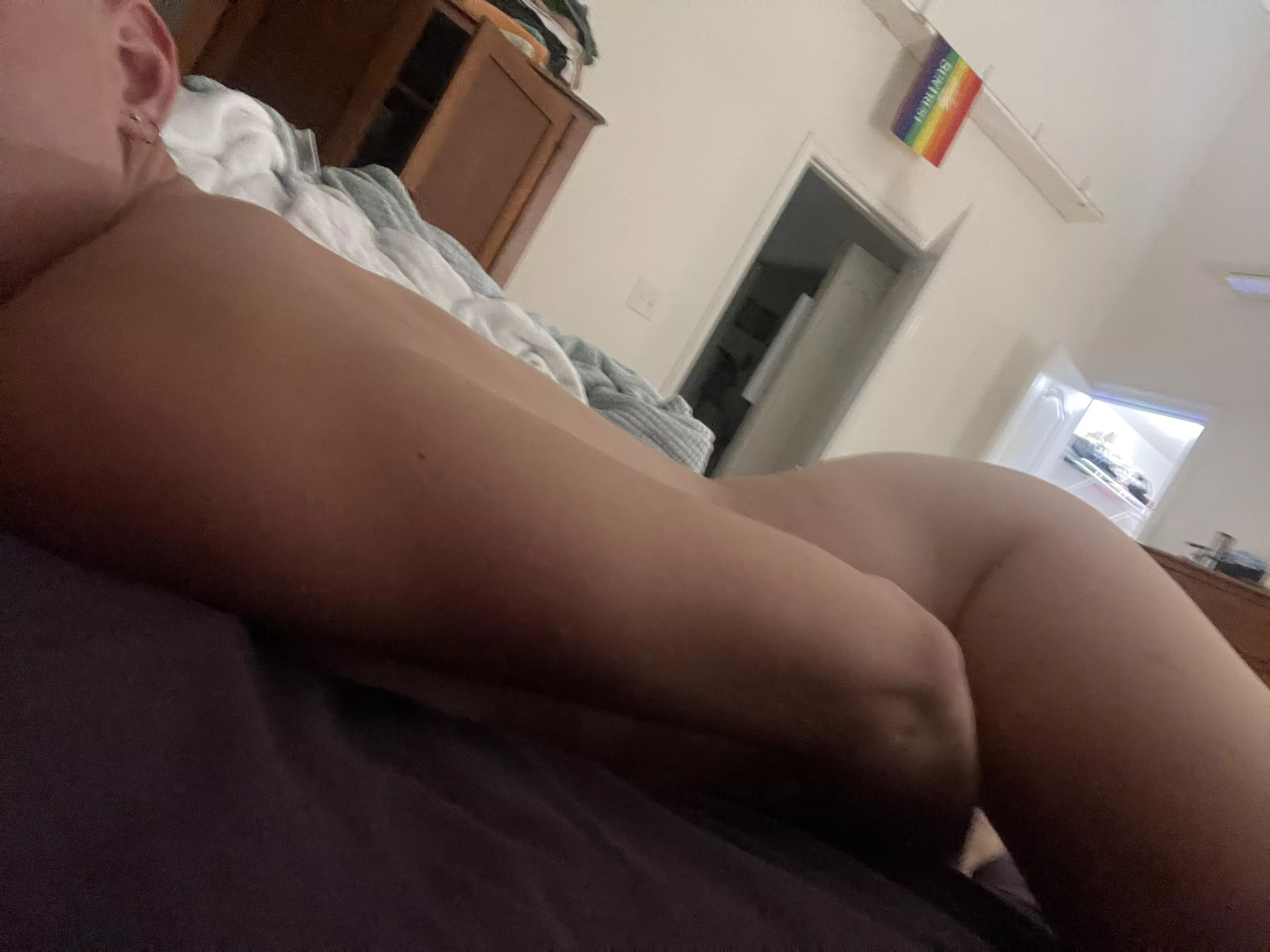 Wish there was someone behind me rn. Morning sex just hits different 🙈💦