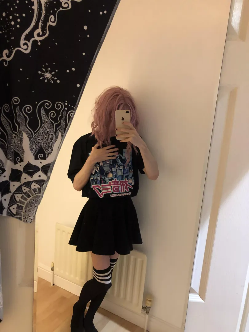 Would you rather me keep the outfit on or take it off? :3
