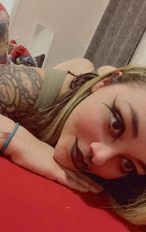 Your lil emo gf 🖤