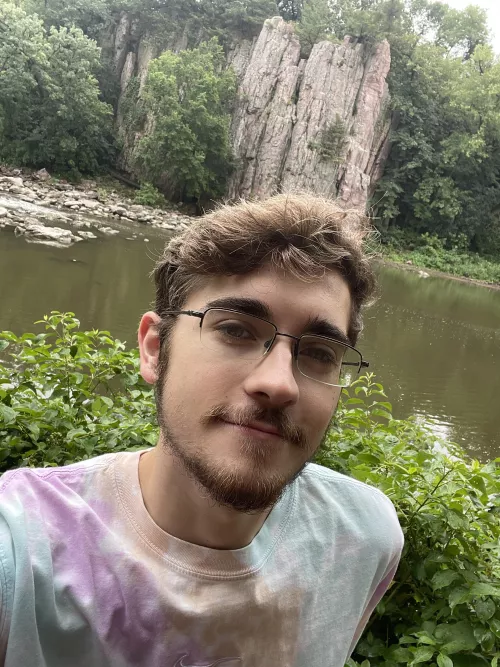 BF is ignoring me to get drunk 😅. Show me some love?