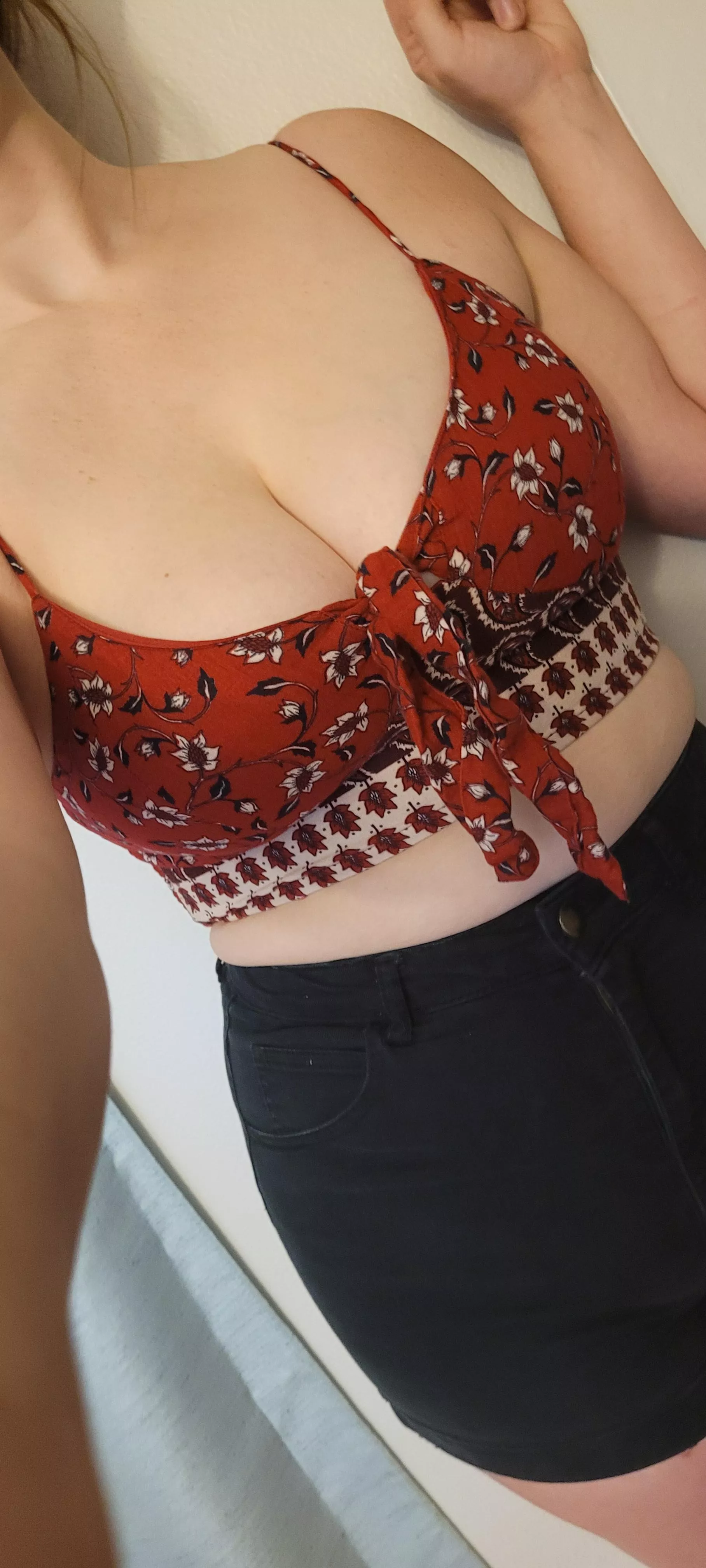 Braless & feeling flawless. I'm only sad it wasn't cold enough for a nipple pop 🤷‍♀️