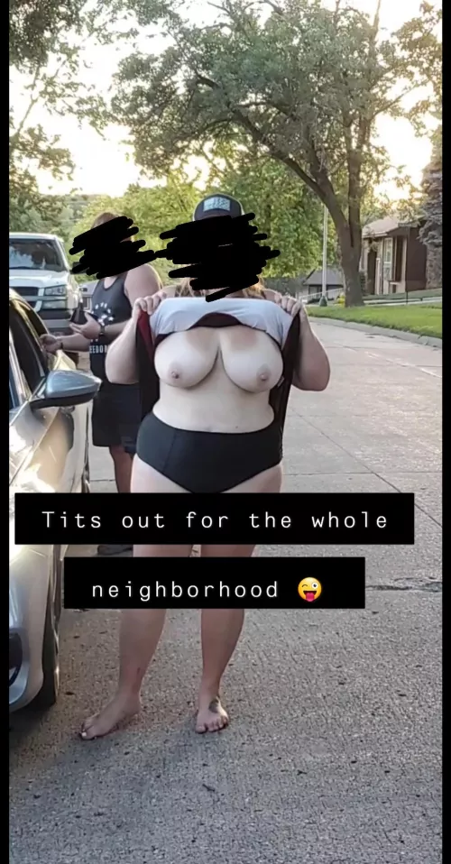 Flashing my tits in broad daylight for the whole neighborhood to see #titsout #milf