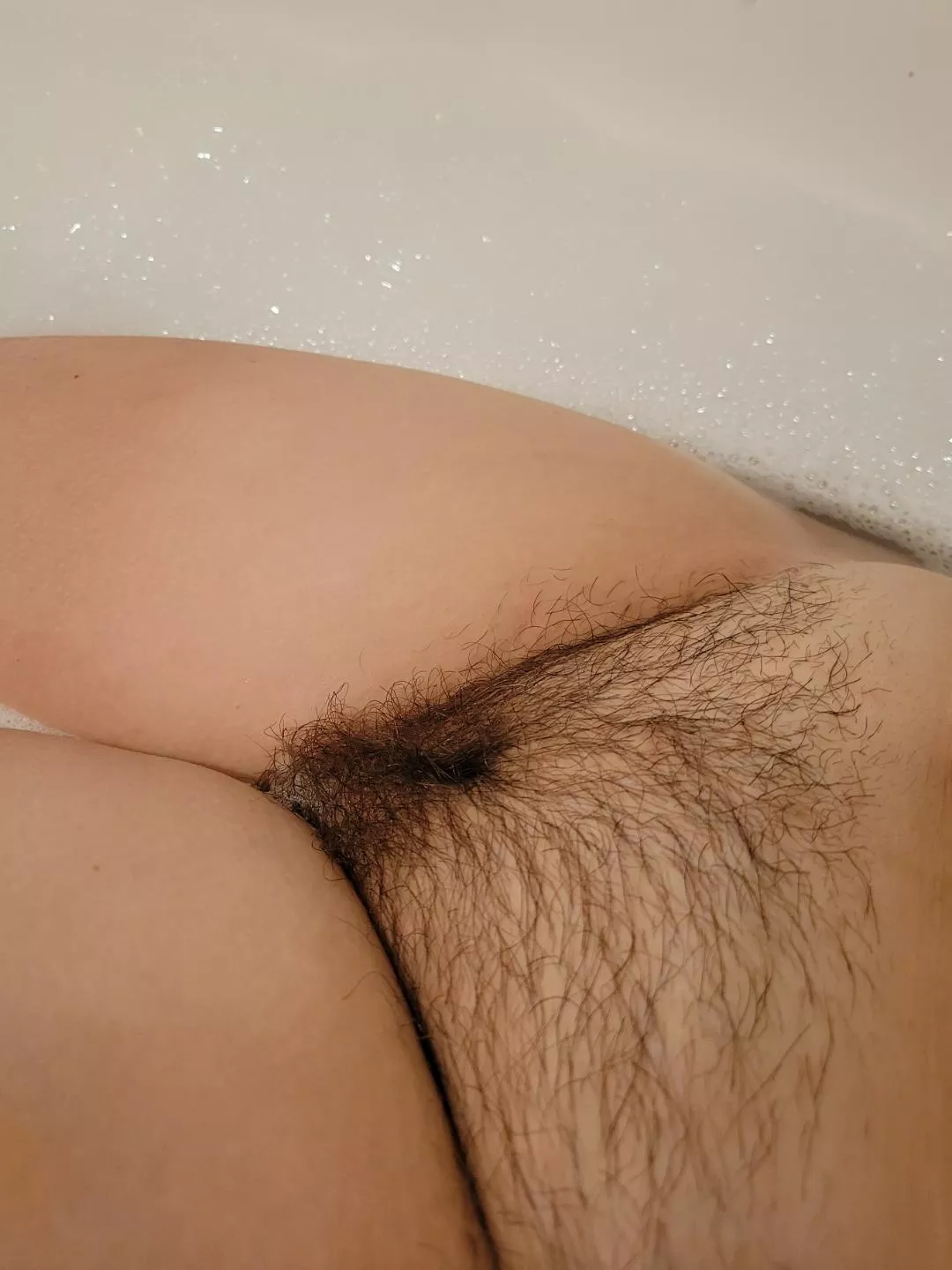 Hairy Pussy Loves A Hot Bath 🔥
