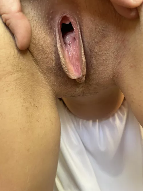 Her gape when she’s bent over. So loose 😩