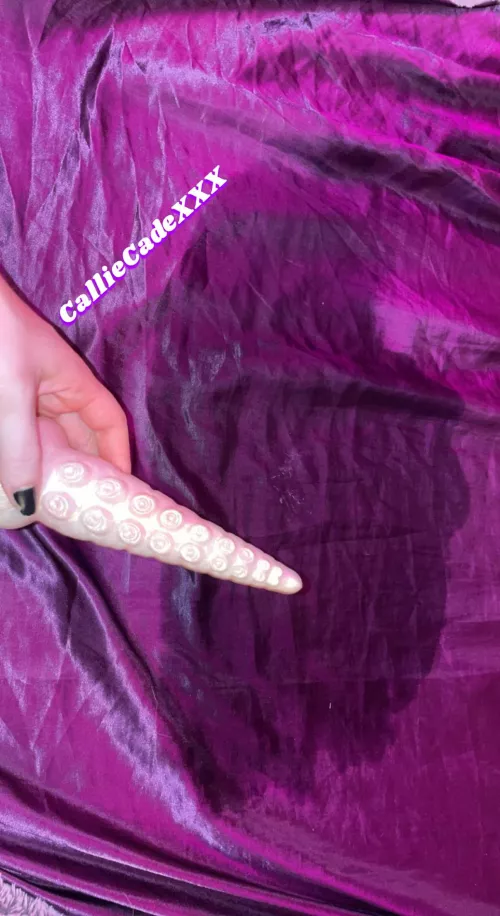 Hope you don’t mind me sharing just how much this female loves her newest custom tentacle 🤪💗