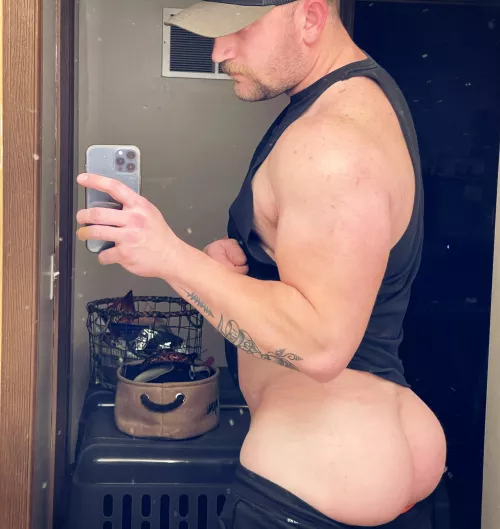 Hump Day 🍑