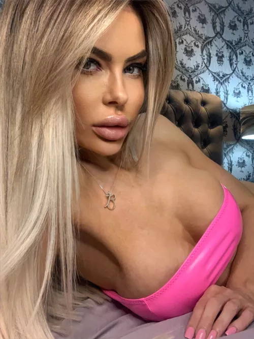 I want daddy and a friend to fuck me tonight 😈