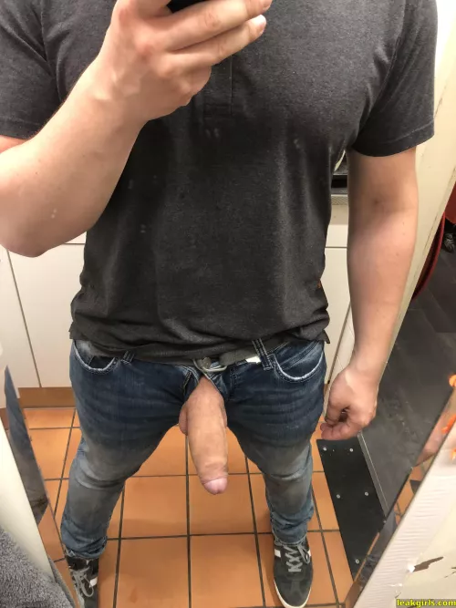 It’s way too hot at work, maybe I’ll just walk ariund like this…