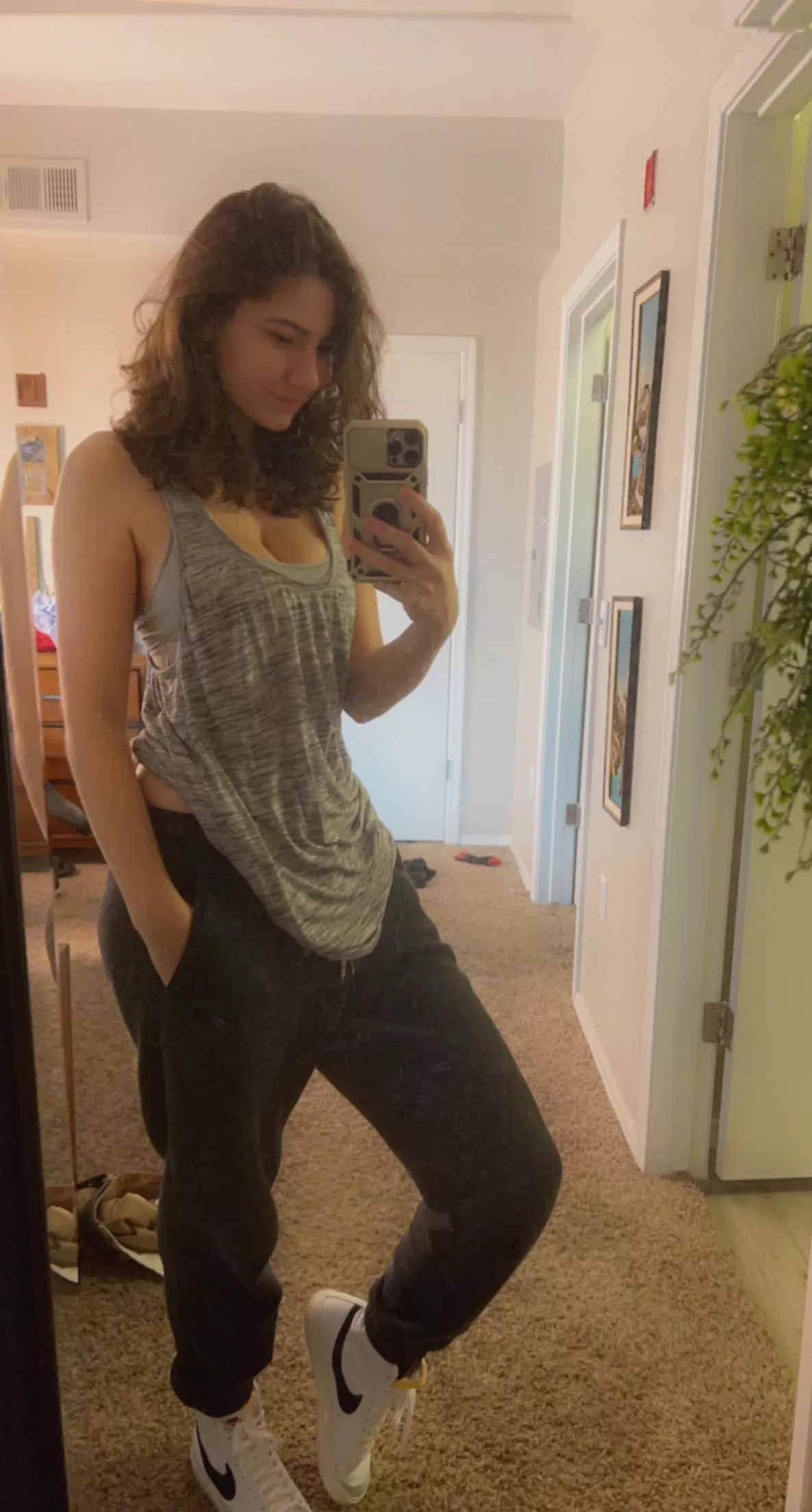 Just a simple morning selfie to start your hump day 💕 (F20)