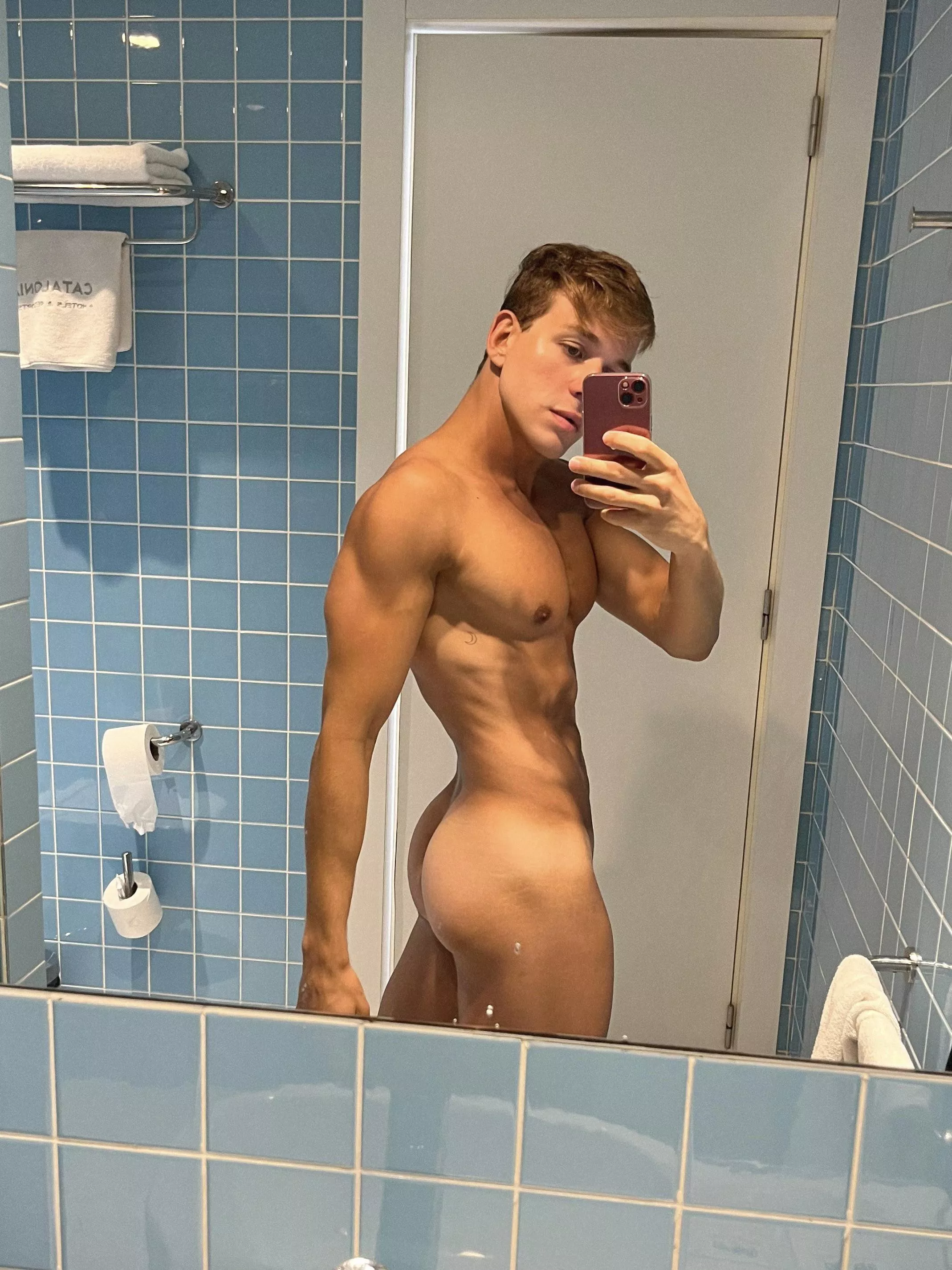 Just came back from my vacations super tanned👀 what do you think guys?