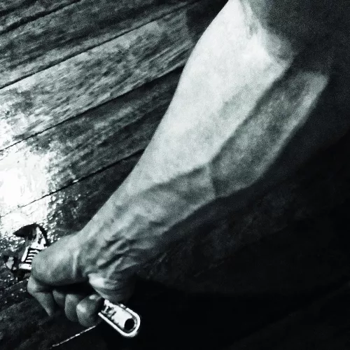 📷: Rough hands, hard grip