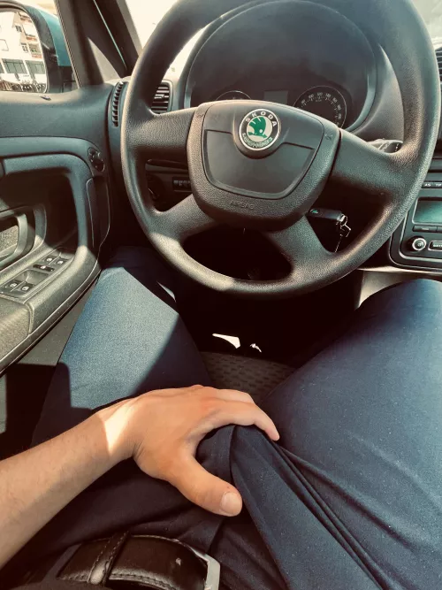 Somebody need to keep a hand on the wheel! But am bussy..