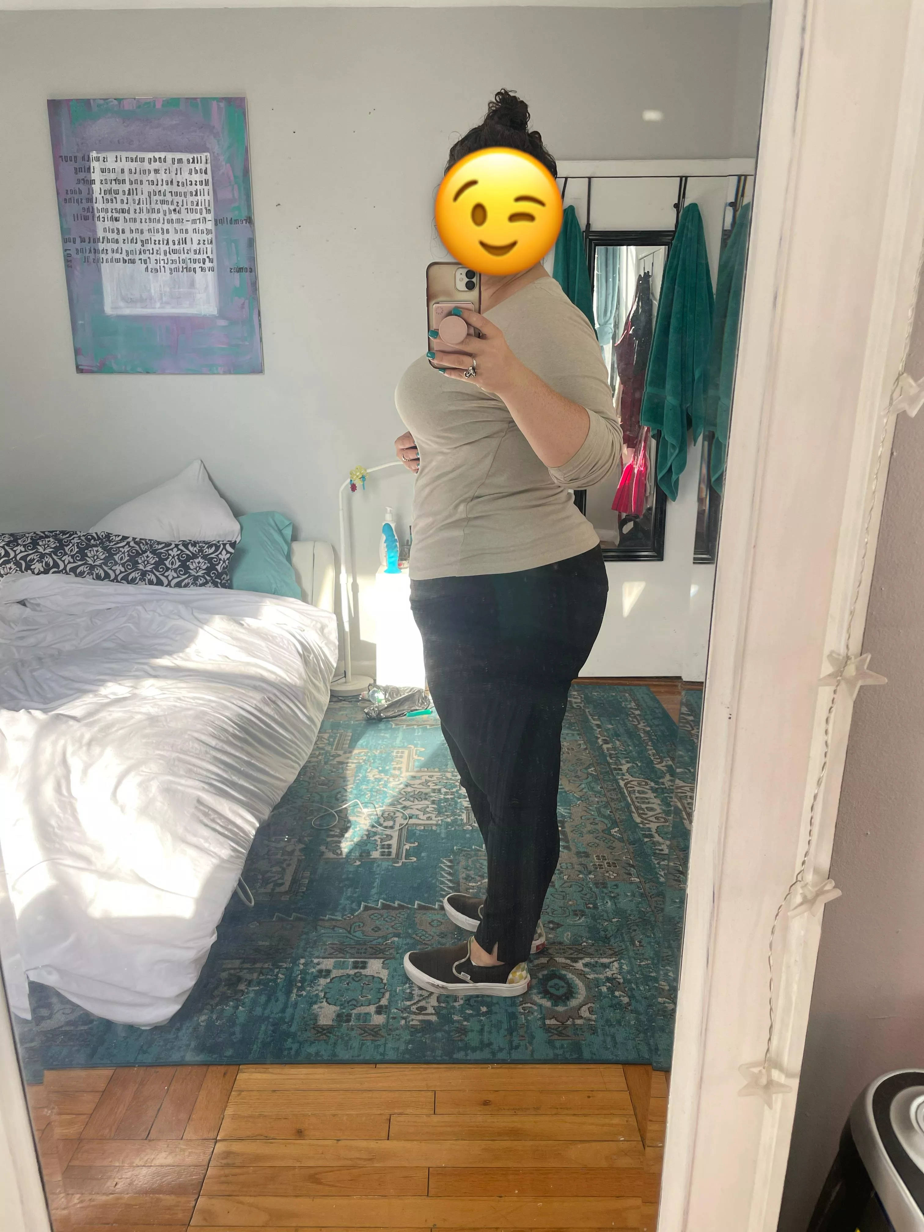 A guy got into a fender bender yesterday while I was walking because he was catcalling out the window at me ::plays Raspberries by Big Boi:: 🍇