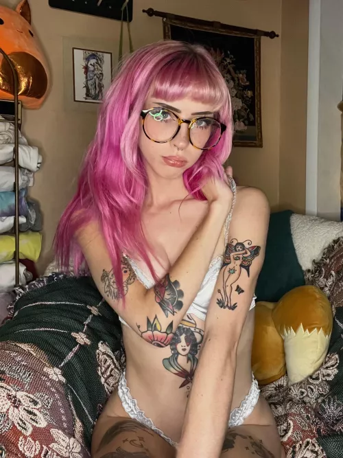 be honest do i look like trouble :b