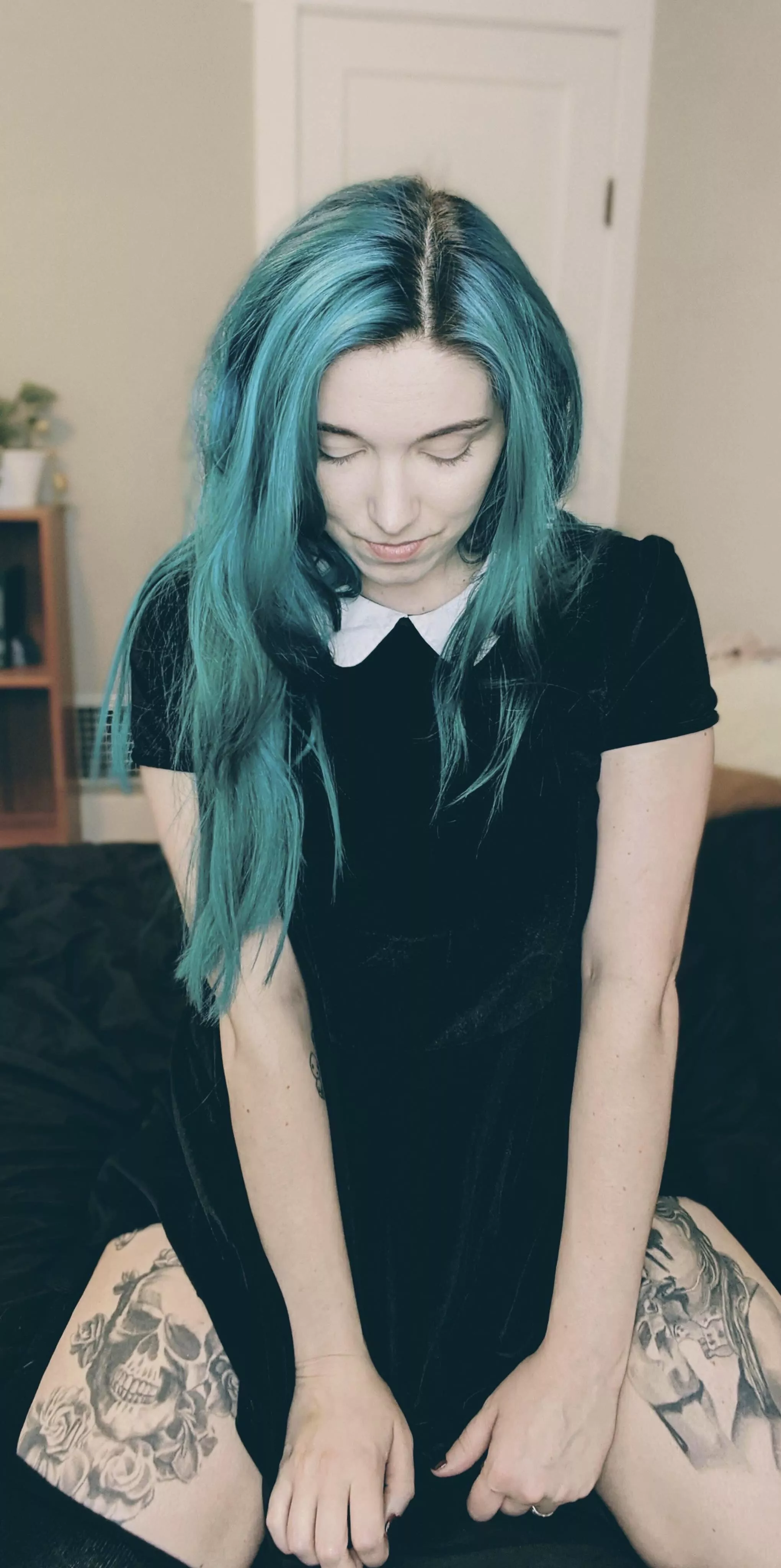 Completely hidden 😃😃 present your ass so I take my hands off 🥰😀