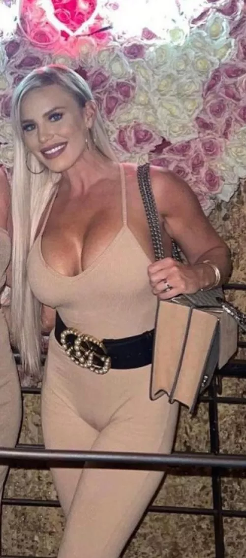 DDana looking classy and beautiful 😍