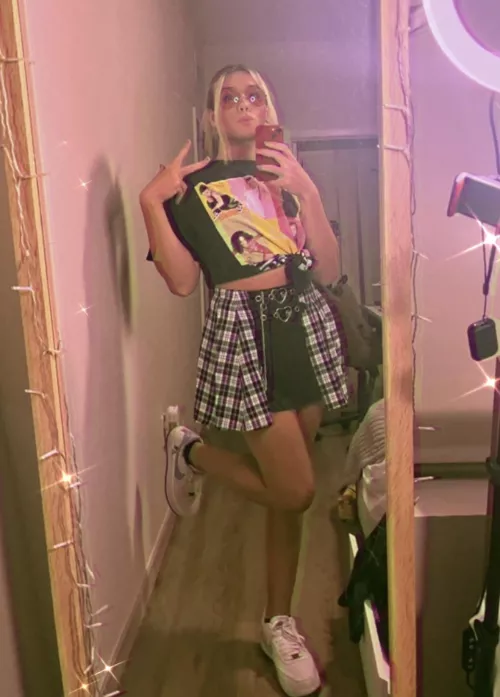 First time wearing a skirt in public 🙈idky i’ve never done this but confidence level was on 💯