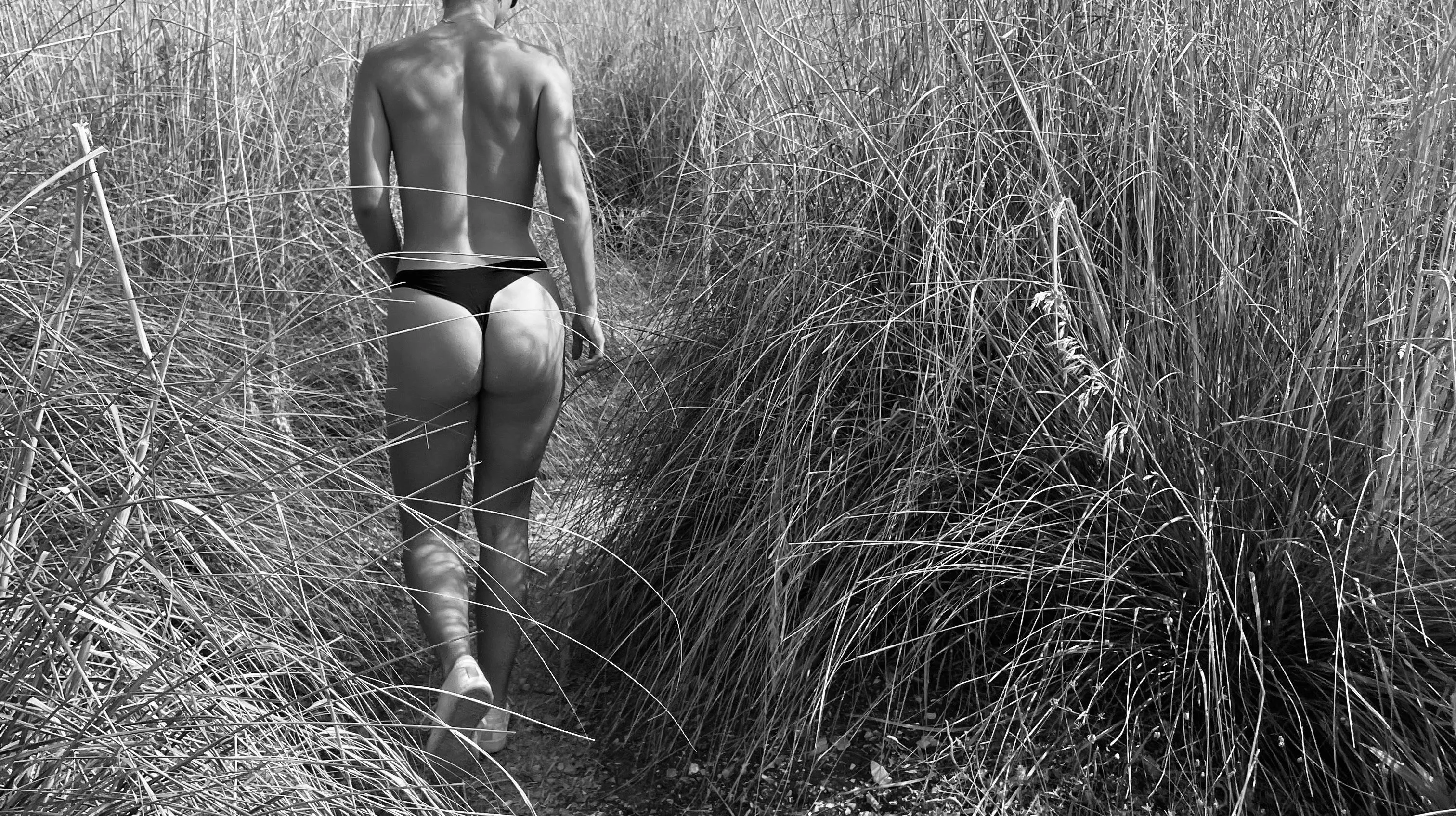 hiking back [f]rom the beach almost naked to run into people 😌