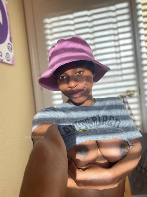 I want you to grab my tits while you slide it in