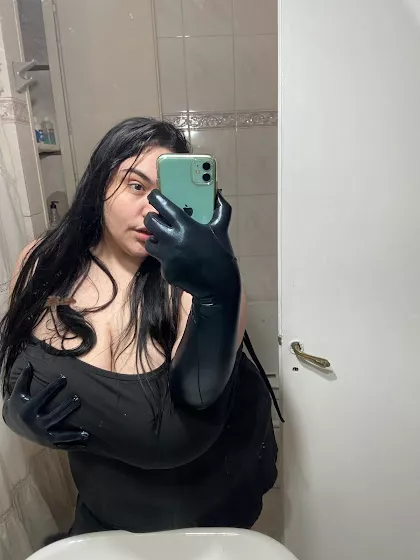 ONLINE NOW FOR SEXTING VIDEOCALLS NUDES and more, much more! Link to my vip below 😈☠️👻