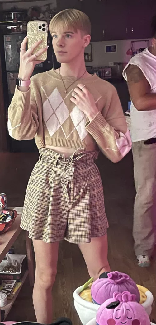 quick pic before work do you like my new outfit 😃