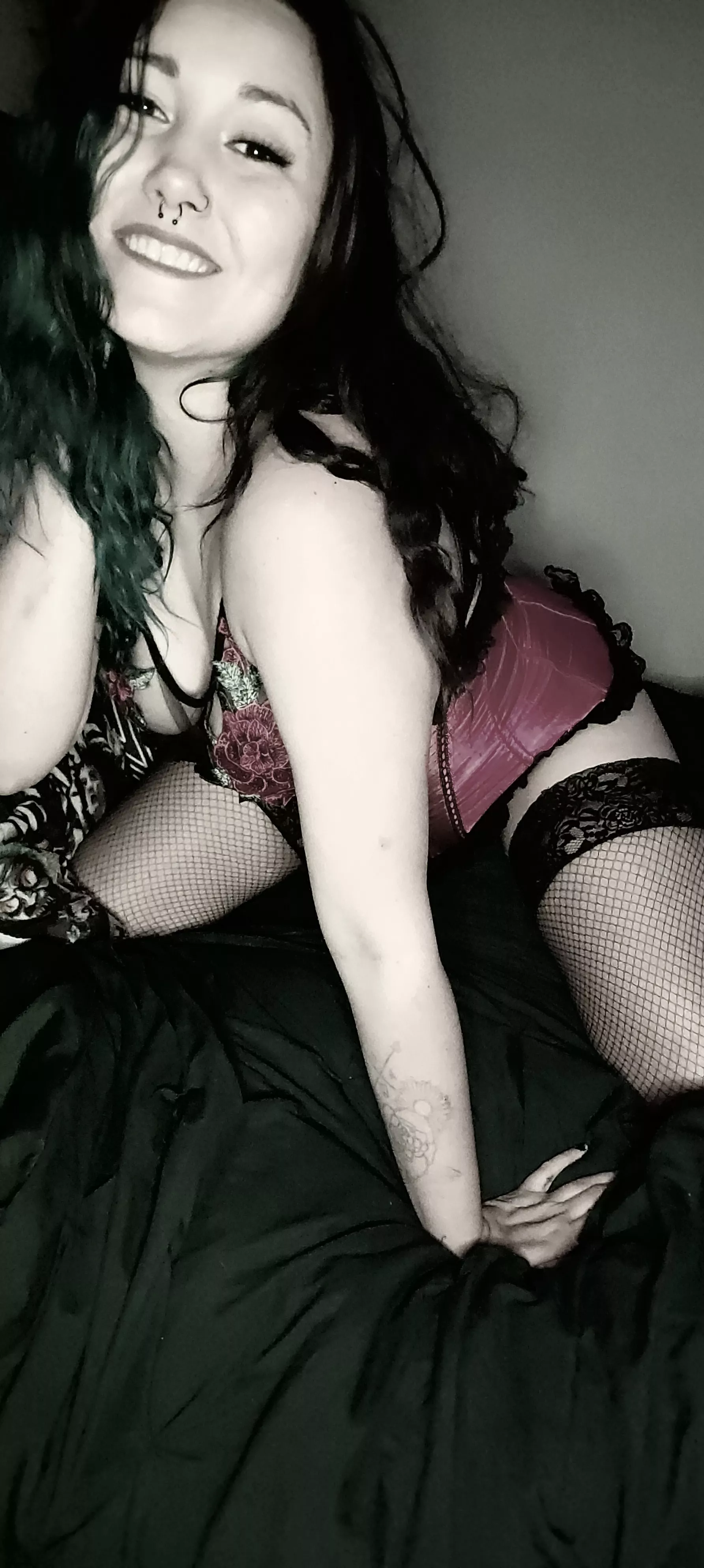 ✨✨ Sexy red corset, sexy red lips ✨✨ ✨✨ Sexy red corset, sexy red lips ✨✨