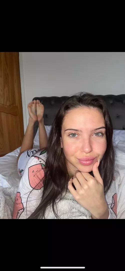 Show me your big dick against my face 👸🏻