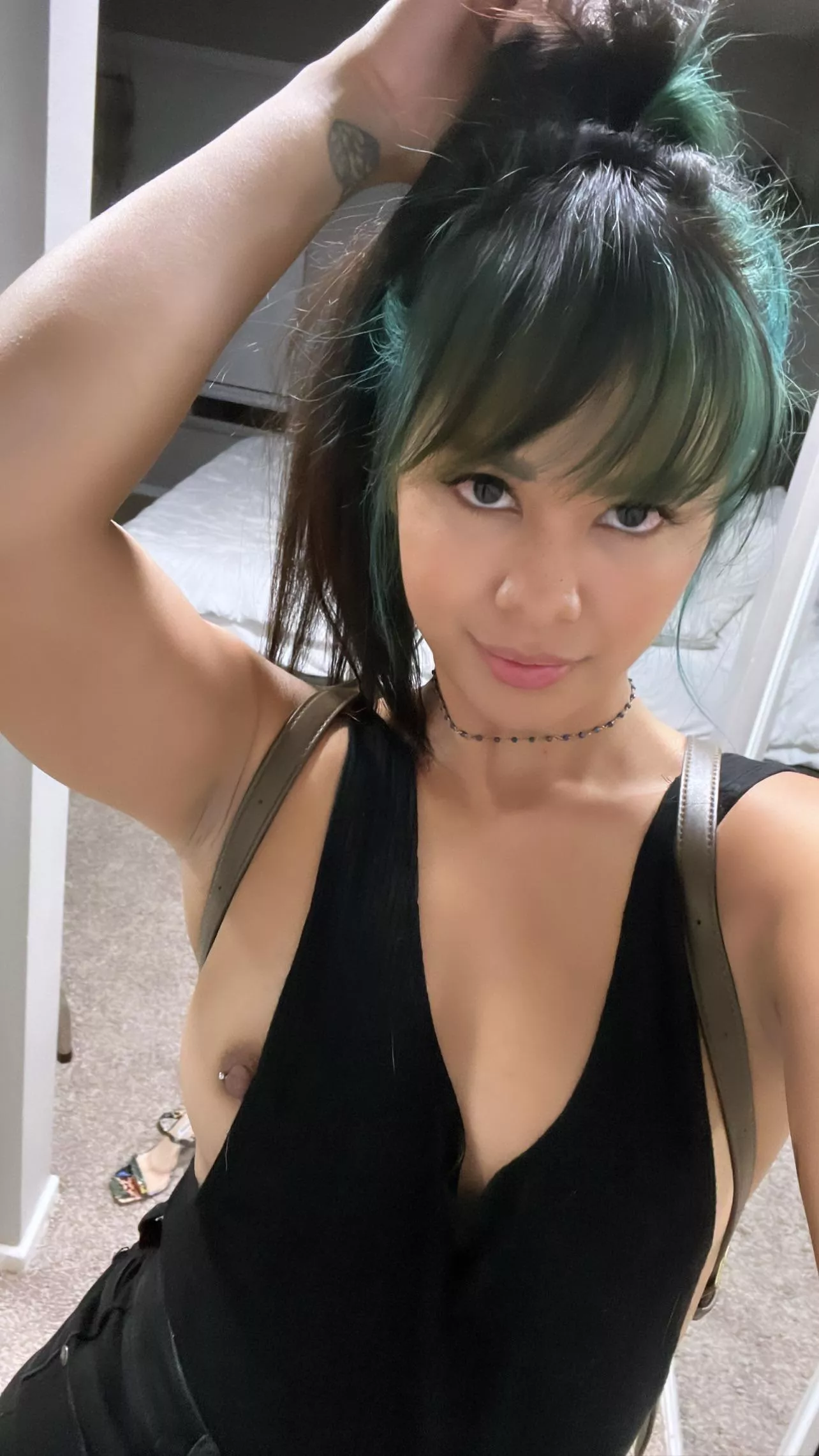 Someone I know said they saw my nudes on Reddit so here’s another one. Face shown 😝