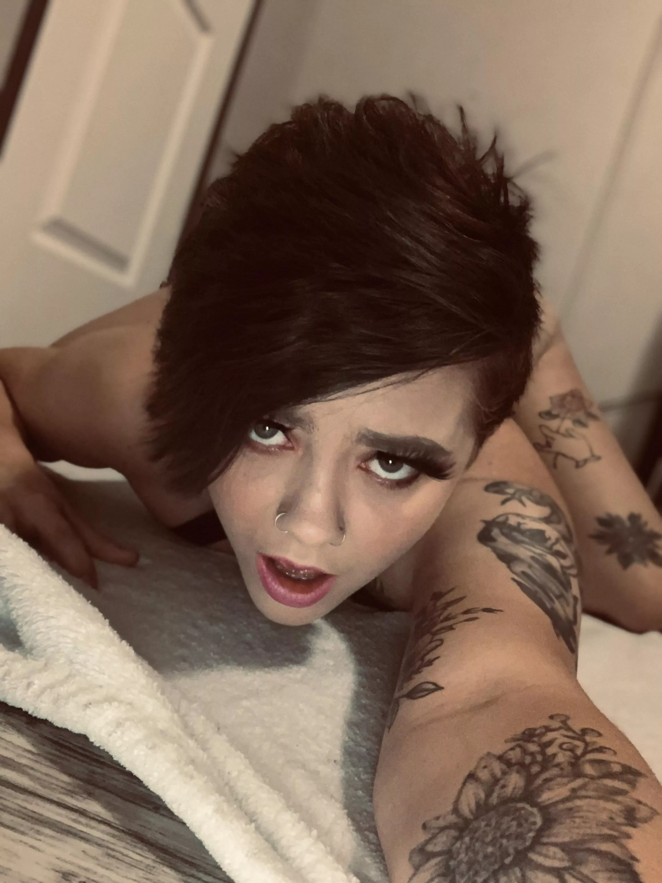 View from the front, while you fuck me from the back, I promise I’ll be a good girl 🤪