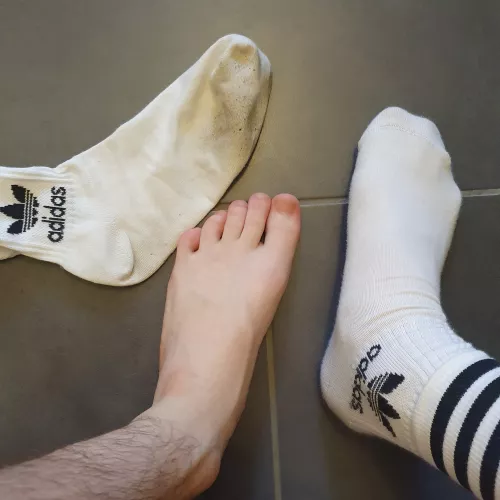 who like smelly socks?π